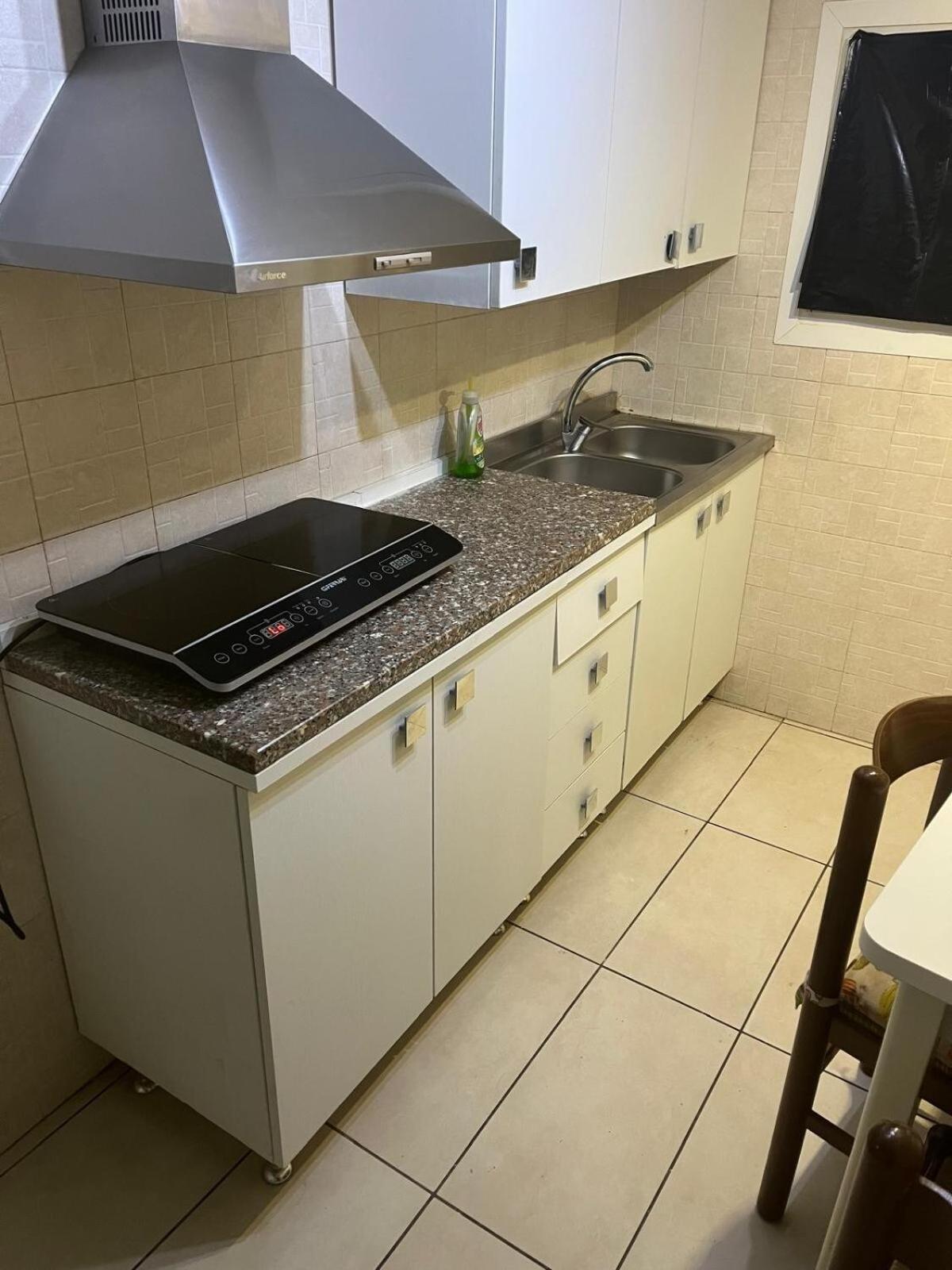 Guasco's Apartments, 2 Vicino *